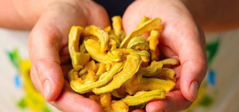 Смачні та бюджетні цукати з перерослих кабачків: легкий рецепт